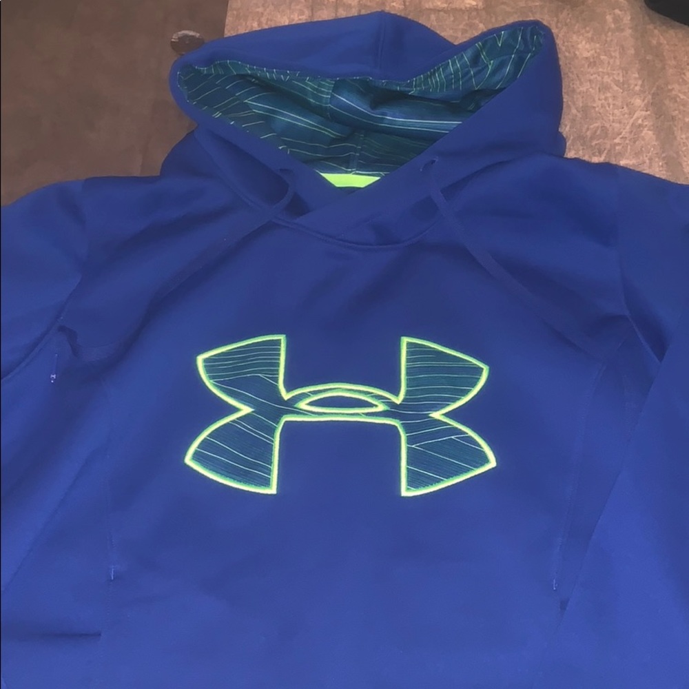 Women’s UA sweatshirt